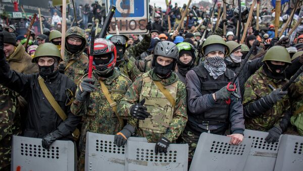 Nacionalistas armados en la Plaza de la Independencia (Maidán Nezalézhnosti) en Kiev (Archivo) - Sputnik Mundo