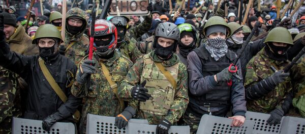 Nacionalistas armados en la Plaza de la Independencia (Maidán Nezalézhnosti) en Kiev (Archivo) - Sputnik Mundo