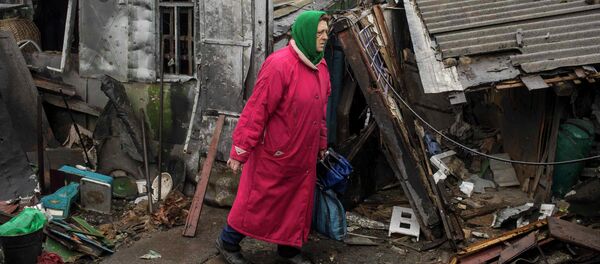 Una mujer en Debáltsevo - Sputnik Mundo