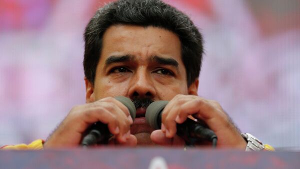 Venezuela's President Nicolas Maduro speaks outside Miraflores Palace in Caracas March 15, 2015 - Sputnik Mundo