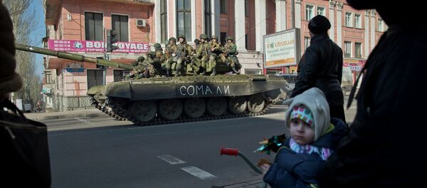 Milicianos de la RPD en Donetsk - Sputnik Mundo