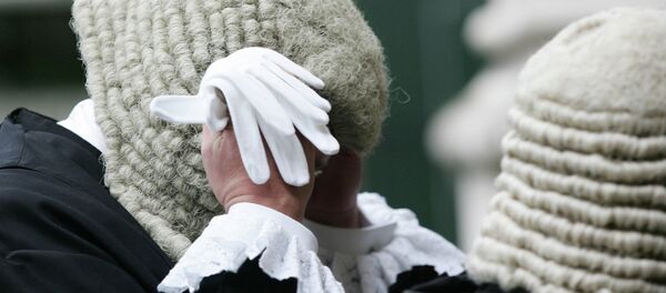 Jueces británicos, despedidos por ver pornografía en la oficina - Sputnik Mundo