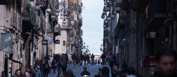 Gente en las calles de Barcelona - Sputnik Mundo