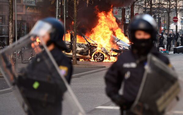 Protestas frente a la nueva sede del BCE en Fráncfort - Sputnik Mundo