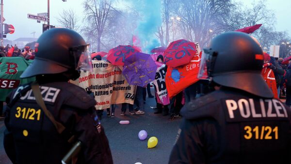 Disturbios en señal de protesta contra la política del BCE - Sputnik Mundo