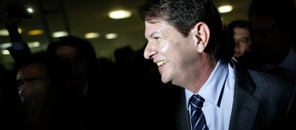 Brazil's Education Minister Cid Gomes leaves the Congress after disagreements with deputies in the Chamber of Deputies in Brasilia March 18, 2015. - Sputnik Mundo