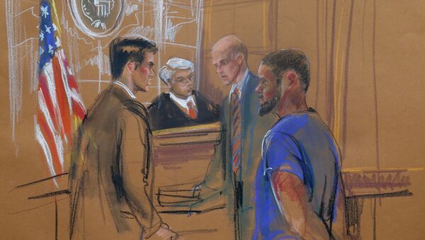 Tairod Nathan Webster Pugh (dcha.) appearing before New York U.S. District Judge - Sputnik Mundo