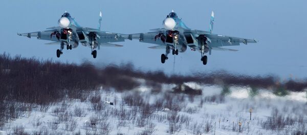 Учебные полеты 279 отдельного корабельного истребительного авиаполка морской авиации Северного флота - Sputnik Mundo