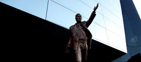 La estatua de Néstor Kirchner en la sede de la UNASUR - Sputnik Mundo
