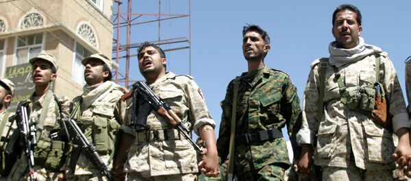 Houthis demonstrate to commemorate the anniversary of an attack on pro-democracy protesters, in Sanaa March 17, 2015. Houthis demonstrate to commemorate the anniversary of an attack on pro-democracy protesters, in Sanaa March 17, 2015. - Sputnik Mundo