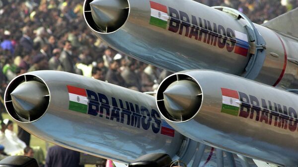 Misiles BrahMos (archivo) - Sputnik Mundo