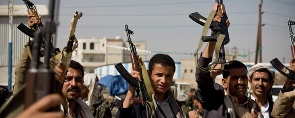 Milicianos del movimiento chií de los hutíes - Sputnik Mundo