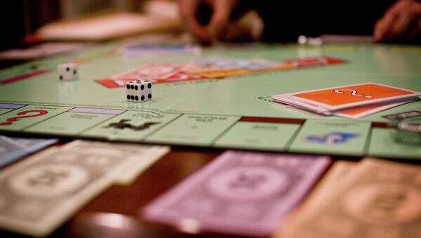 Una madre francesa descubre 20.500 euros en una caja del juego Monopoly - Sputnik Mundo