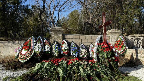 El hijo de Yanukóvich recibe sepultura en Crimea - Sputnik Mundo