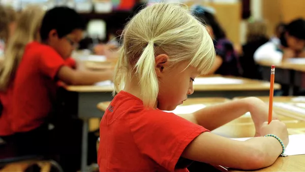 Save the Children denuncia que las tasas de fracaso escolar en España son alarmantes - Sputnik Mundo