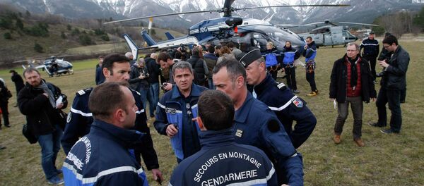 Rescue workers and gendarme gather in Seyne-les-Alpes - Sputnik Mundo