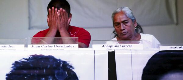 Familiares de los estudiantes desaparecidos de Ayotizinapa - Sputnik Mundo