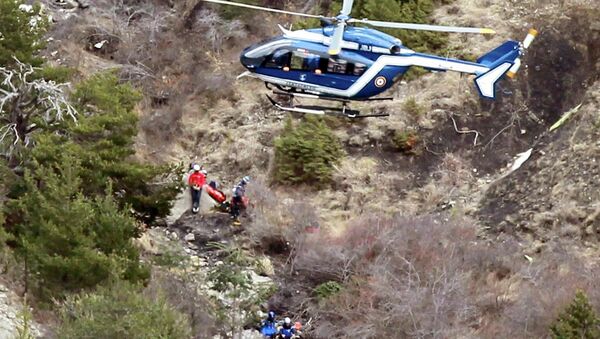A French gendarme helicopter flies over the crash site of an Airbus A320, near Seyne-les-Alpes, March 25, 2015. - Sputnik Mundo