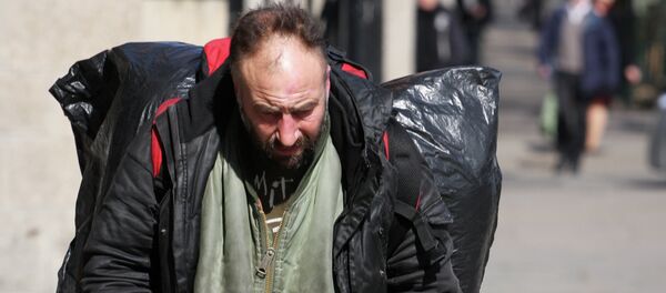 People on The Thames - (Day 9 Holiday 2011) - Sputnik Mundo