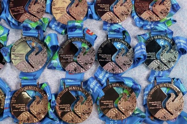 Medallas de los Juegos Olímpicos para sordos 2015 Medallas de los Juegos Olímpicos para sordos 2015 - Sputnik Mundo