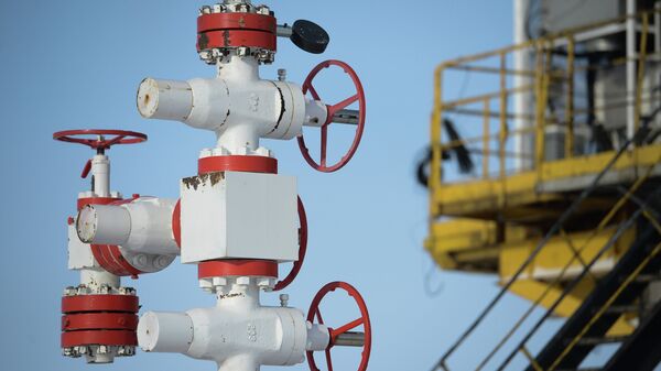 Tuberia en uno de los campos de gas en Siberia del Este - Sputnik Mundo