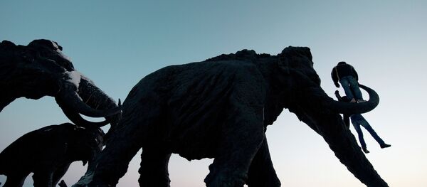 Un monumento de mamut - Sputnik Mundo