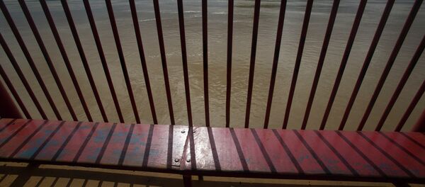 Un ferry del río cruza el Río Abuna (o Río Madeira) que separar Brasil y Bolivia - Sputnik Mundo