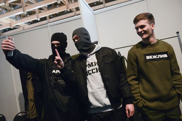 El Ejército ruso desfila en la semana de la moda de Moscú El Ejército ruso desfila en la semana de la moda de Moscú - Sputnik Mundo