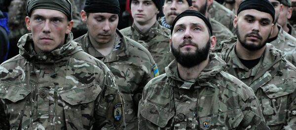 Combatientes del grupo nacionalista Pravy Sektor (Archivo) - Sputnik Mundo
