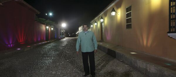 Nicolás Maduro, presidente de Venezuela, habla durante su programa semanal en contacto con Maduro - Sputnik Mundo