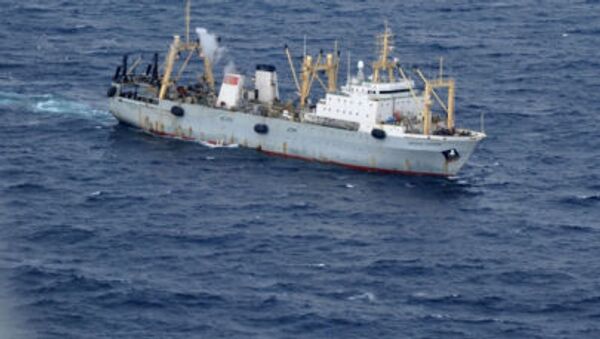 Operación de rescate en la zona del naufragio del pesquero ruso en el mar de Ojotsk - Sputnik Mundo