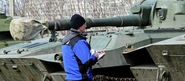 OSCE elabora listas de armas retiradas de la línea de separación en Donbás - Sputnik Mundo