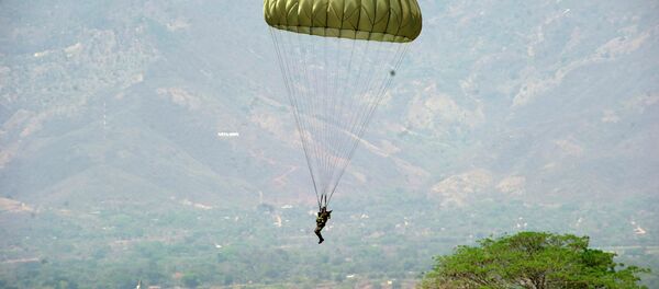 Un paracaidista hondureño (archivo) - Sputnik Mundo