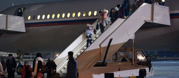 Evacuados llegan a Moscú de Yemen - Sputnik Mundo