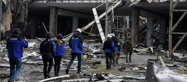 Edificio del aeropuerto destruido de Donetsk - Sputnik Mundo