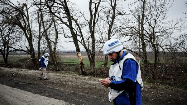 Observadores de la OSCE en Ucrania (archivo) - Sputnik Mundo