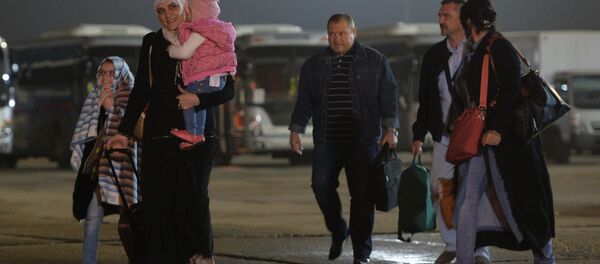 Самолет, эвакуировавший россиян из Йемена, приземлился в Подмосковье - Sputnik Mundo