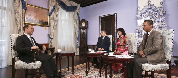 Dmitri Medvédev, primer ministro de Rusia,  durante la entrevista a los medios de comunicación vietnamitas - Sputnik Mundo