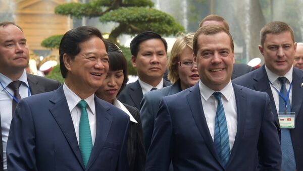 Dmitri Medvédev (dcha.) y primer ministro de Vietnam, Nguyen Tan Dung - Sputnik Mundo