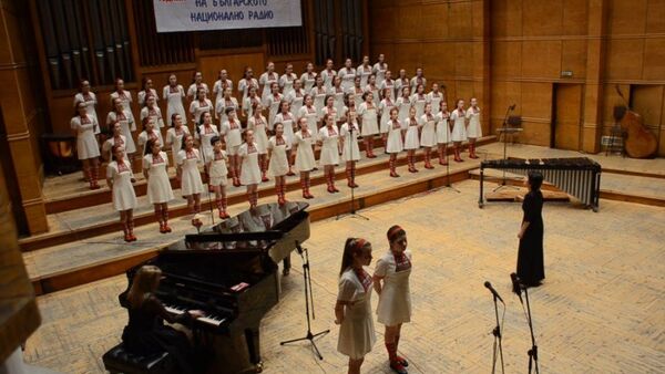 Un coro infantil canta Metallica - Sputnik Mundo