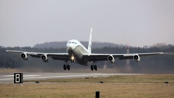 Avión estadounidense OC-135B - Sputnik Mundo