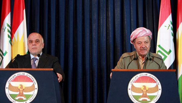 Iraqi Kurdish President Massoud Barzani (R) addresses the media during a joint news conference with Iraqi Prime Minister Haider al-Abadi in Arbil, April 6, 2015. - Sputnik Mundo