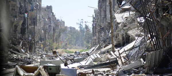 A general view taken on April 6, 2015 shows destruction in Yarmuk Palestinian refugee camp in the Syrian capital, Damascus. - Sputnik Mundo