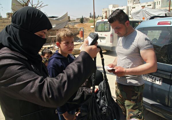 Situación en el campo de refugiados de Yarmuk en las afueras de Damasco - Sputnik Mundo