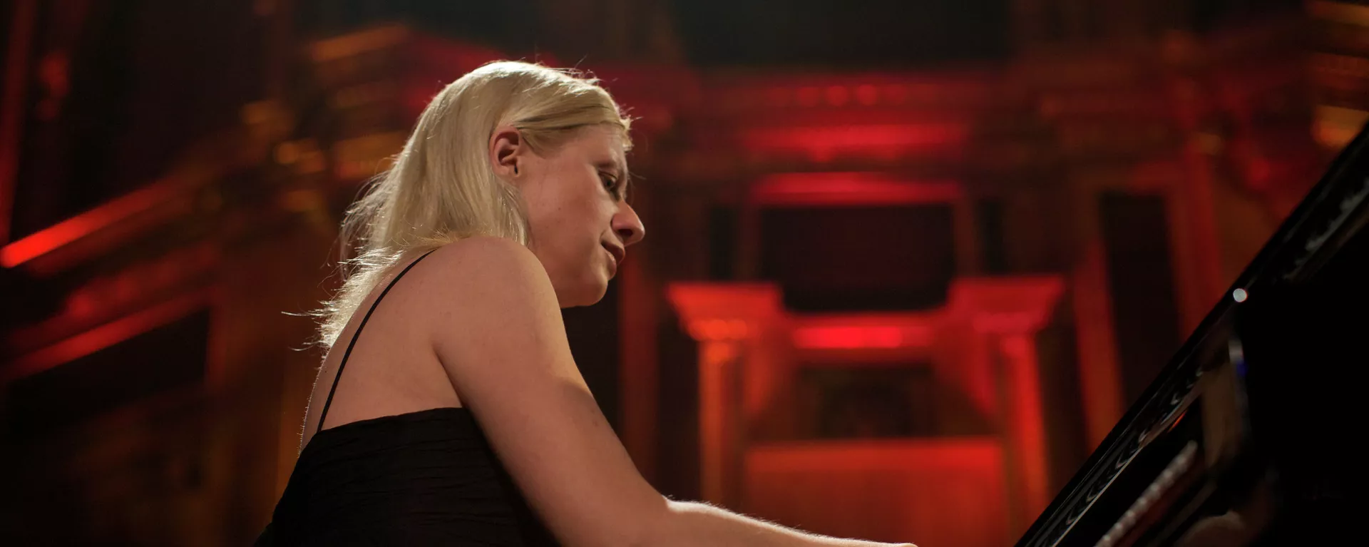 La pianista Valentina Lisitsa, de raíces ucranianas La pianista Valentina Lisitsa, de raíces ucranianas - Sputnik Mundo, 1920, 14.11.2023