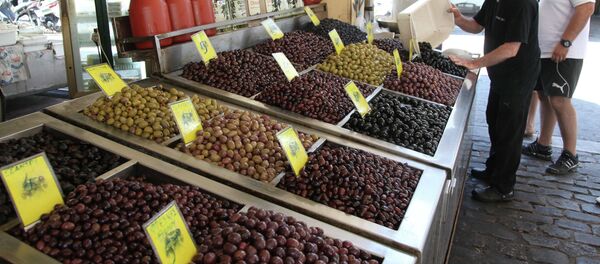 Aceitunas en el mercado en la cuidad griega Salónica - Sputnik Mundo