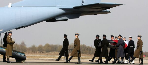 Envío del cuerpo de Lech Kaczynski a Polonia - Sputnik Mundo