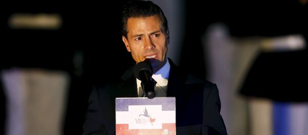 Mexico's President Enrique Pena Nieto addresses the media after arriving in Panama City April 9, 2015. - Sputnik Mundo