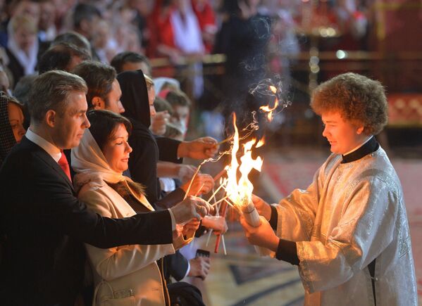 Los cristianos ortodoxos celebran la preclara fiesta de la Pascua - Sputnik Mundo