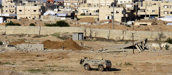 Vehículo blindado del ejército de Egipto en Sinaí - Sputnik Mundo